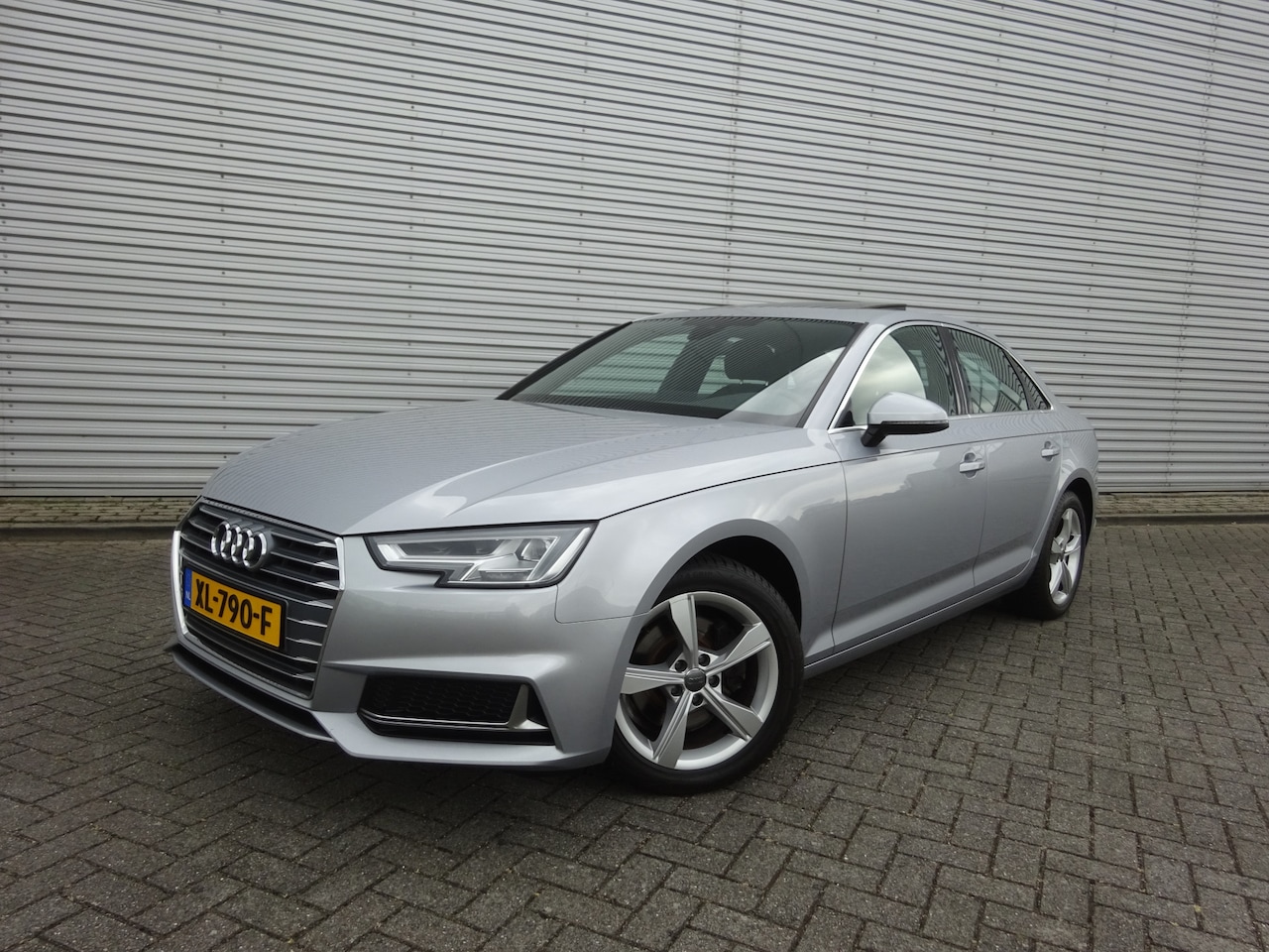 Audi A4 Limousine - 35 TFSI Sport Lease Edition 1e Eigenaar -  AUTOMAAT / Climate / Navi / Cruise / Pano / Par - AutoWereld.nl