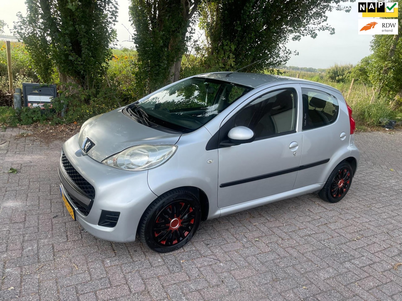 Peugeot 107 - 1.0-12V Urban Move|5dr|Airco - AutoWereld.nl