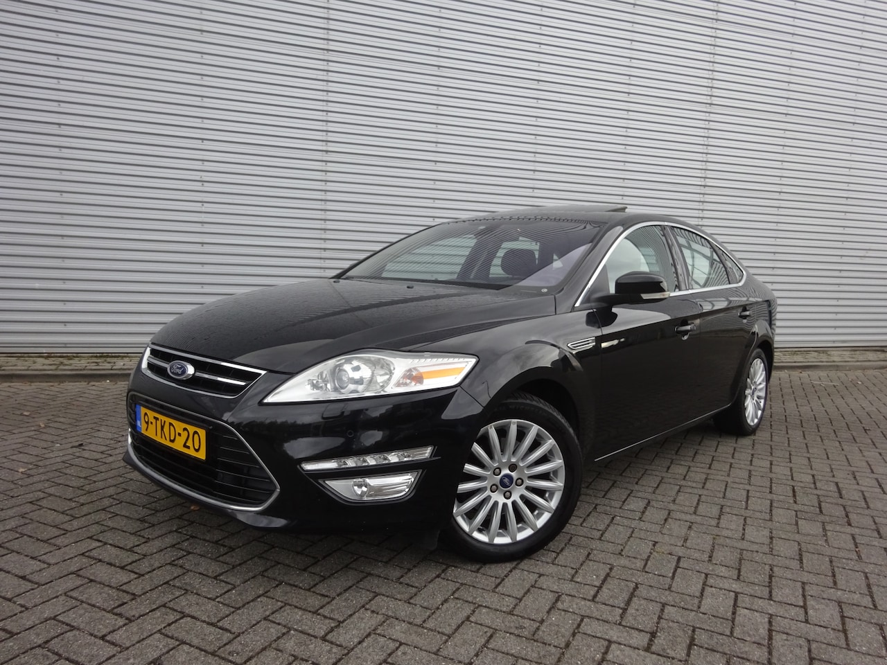 Ford Mondeo - 1.6 EcoBoost Platinum Climate / Navi / Cruise / Parkeers. / Stoelverw. / PANO / Lm velgen - AutoWereld.nl