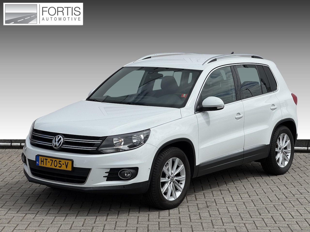 Volkswagen Tiguan - 1.4 TSI Sport&Style NL-AUTO | TREKHAAK 1800KG | PDC | NAVI - AutoWereld.nl