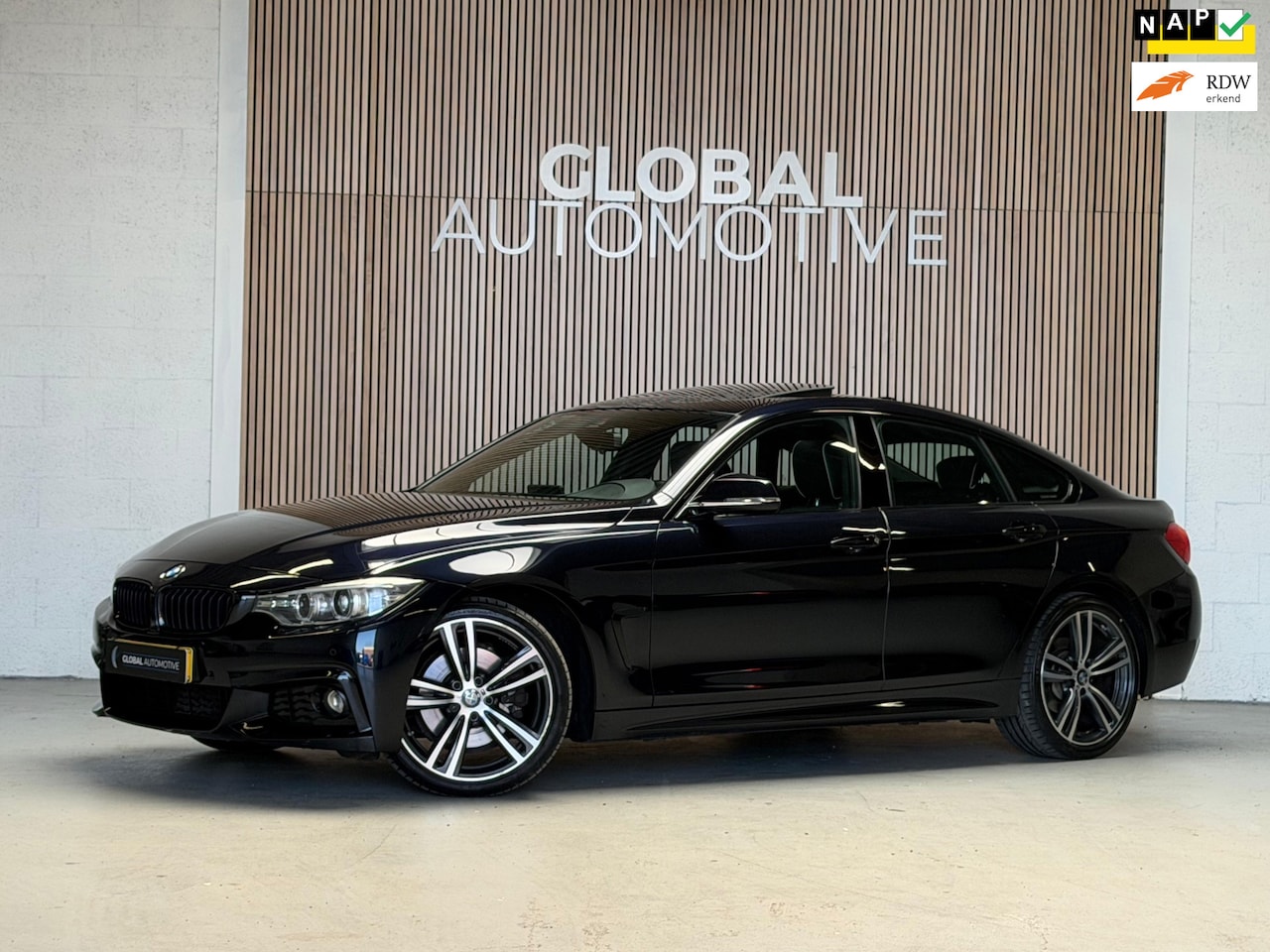 BMW 4-serie Gran Coupé - 430i Gran Coupe High Executive - M PAKKET - SCHUIFDAK - NAPPA LEDER - 19'' - NAVI - AutoWereld.nl