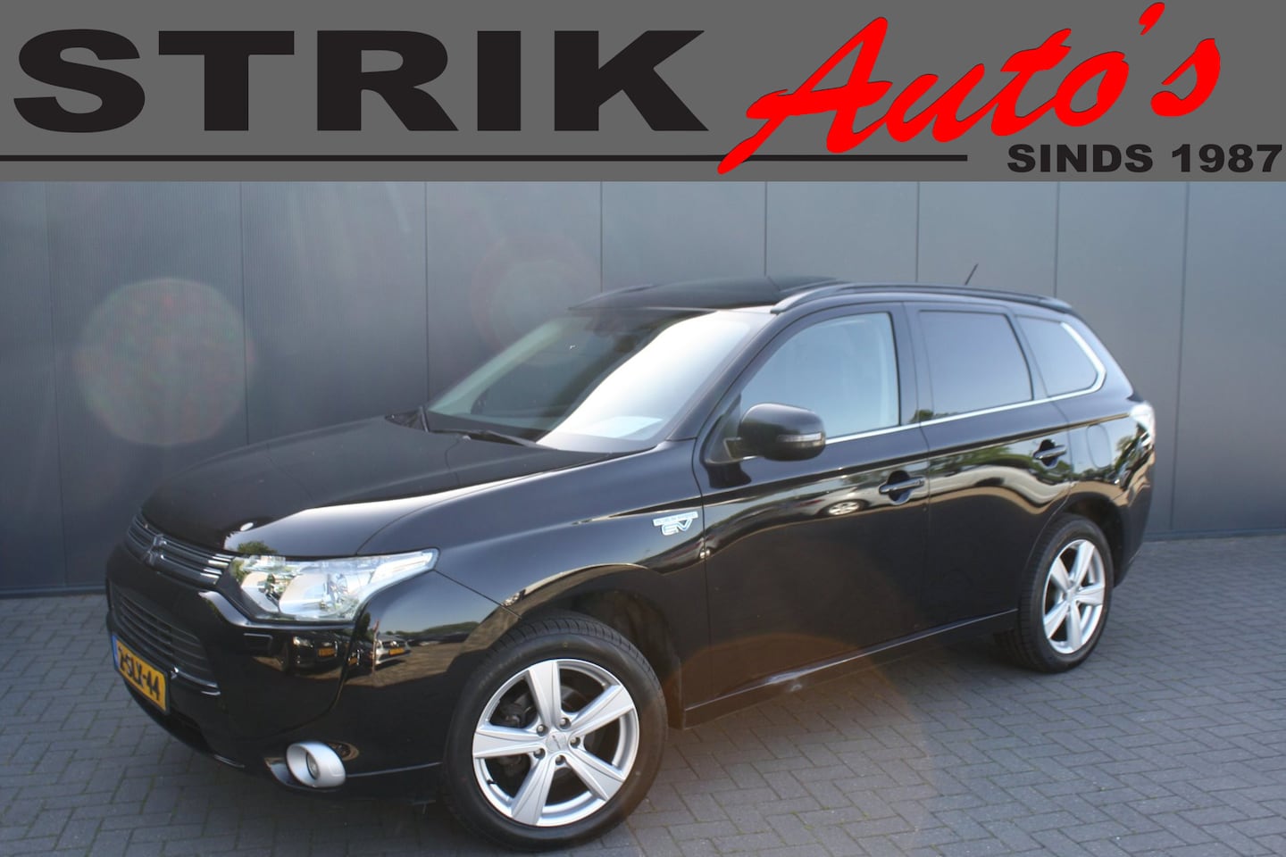 Mitsubishi Outlander - 2.0 PHEV Instyle - SCHUIFDAK - LEDER - TREKHAAK - NAVIGATIE - CAMERA - AutoWereld.nl