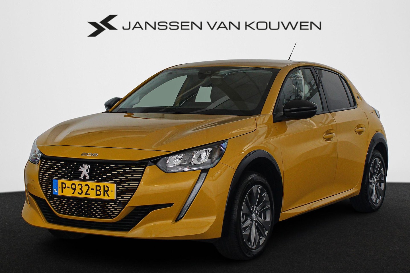 Peugeot e-208 - EV Allure Pack 50 kWh Stoelverwarming Keyless Navigatie - AutoWereld.nl