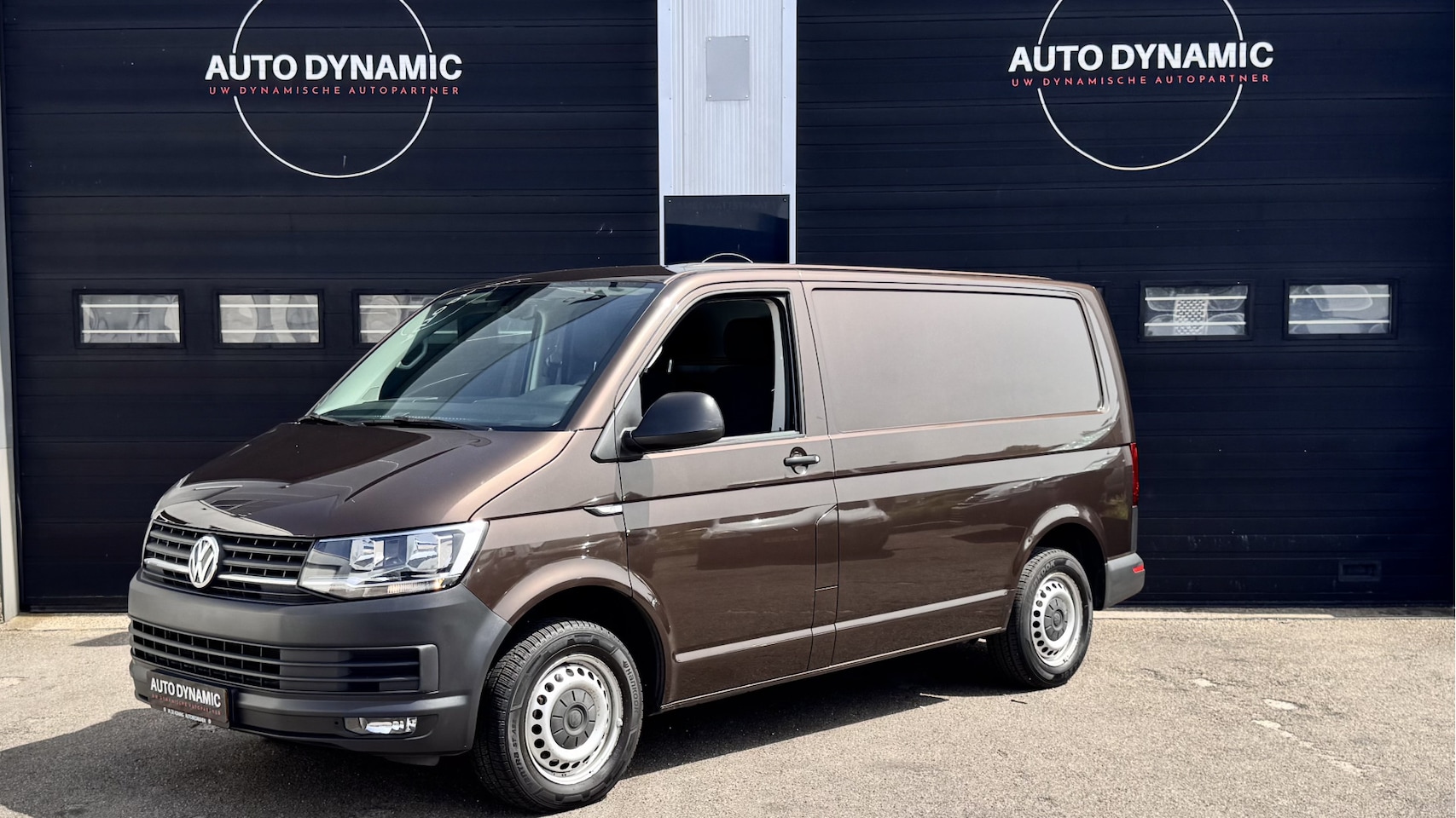 Volkswagen Transporter - 2.0 TDI 150PK L1H1 Highline DSG NIEUWSTAAT Lat om lat - AutoWereld.nl
