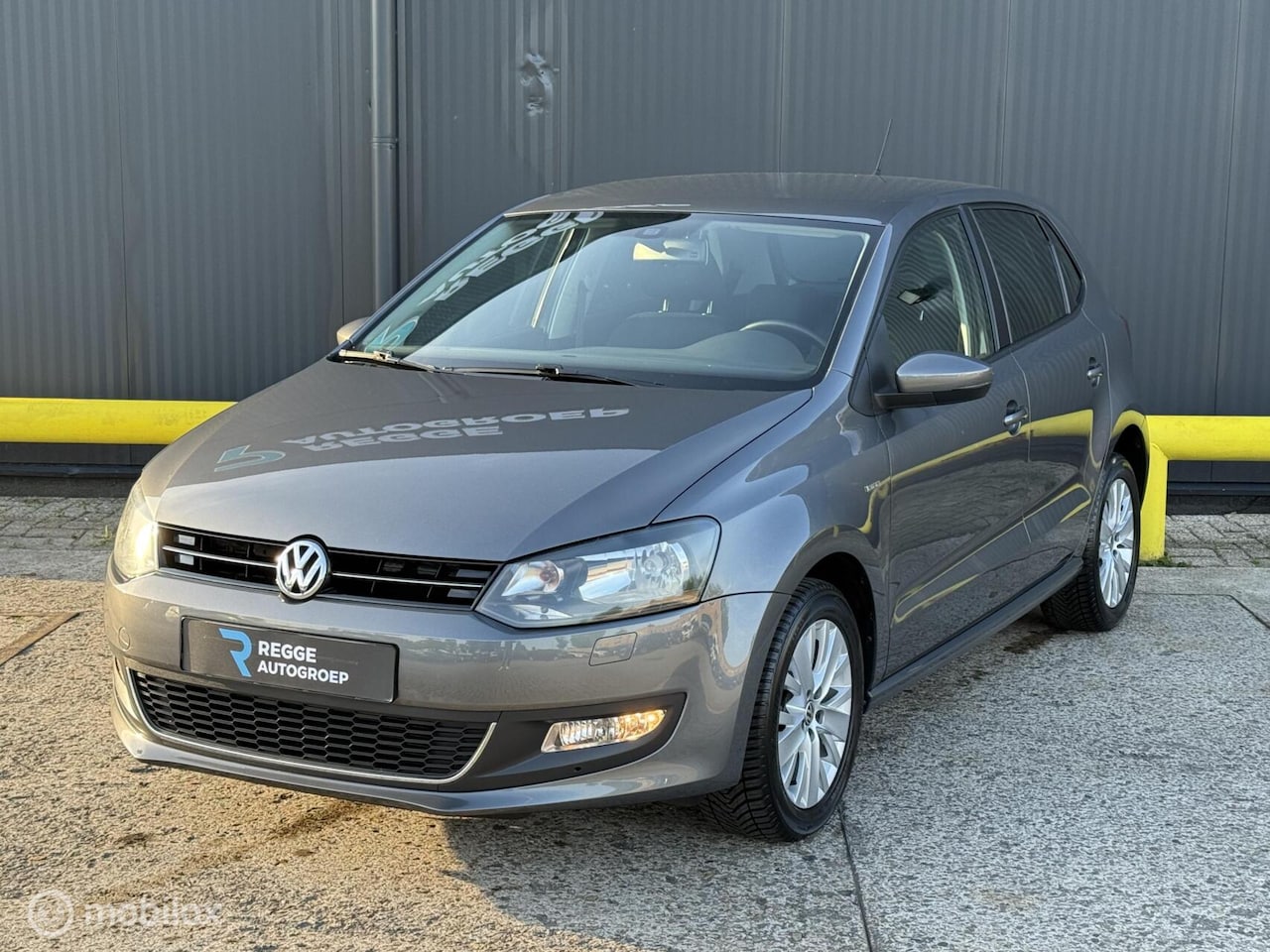 Volkswagen Polo - 1.2 Highline CRUISE | PDC | ECC - AutoWereld.nl