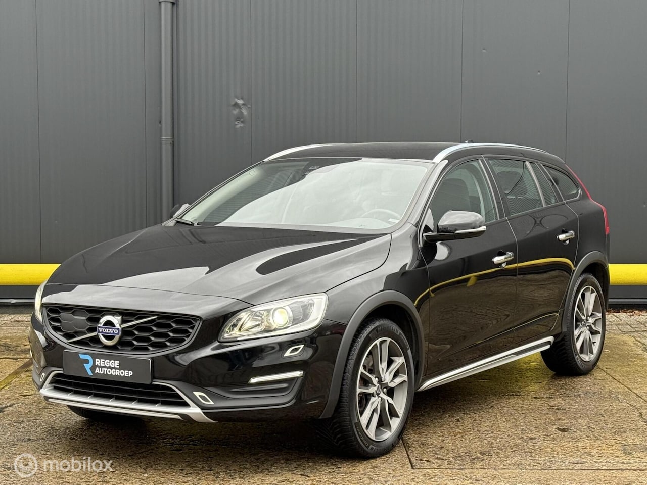 Volvo V60 Cross Country - 2.0 D3 Summum 2.0 D3 Summum - AutoWereld.nl