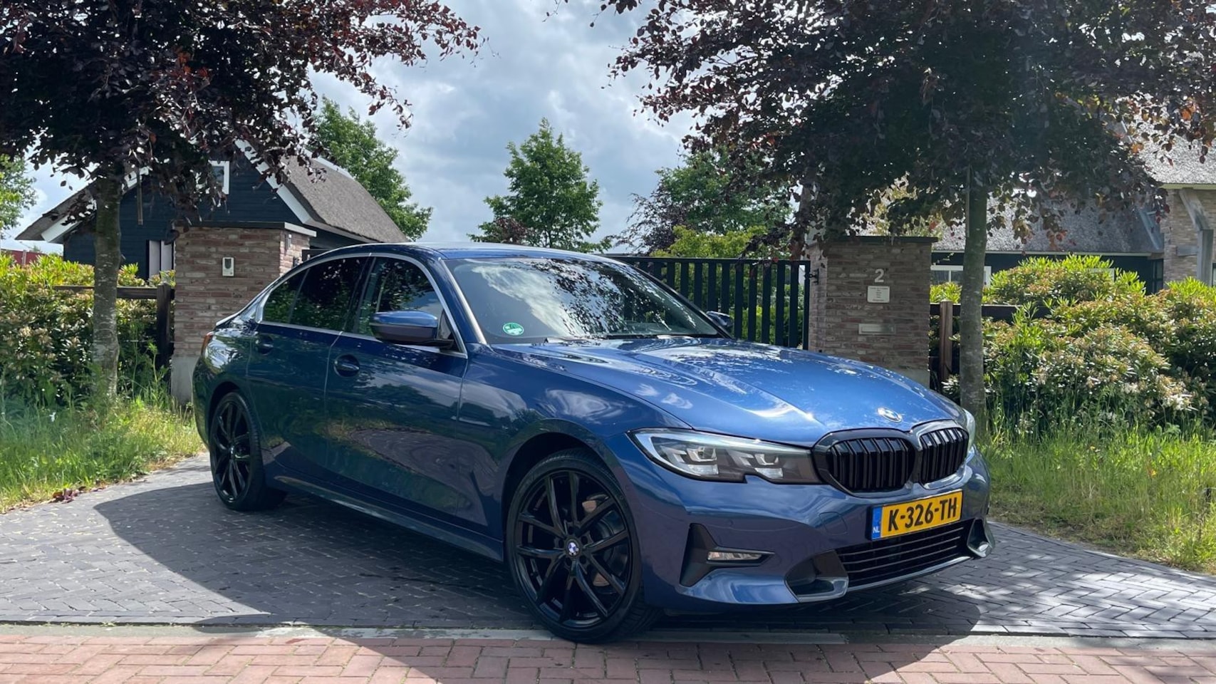 BMW 3-serie - 318i High Executive | 19 Inch | Sfeerverlichting | Sportstoelen | NL-Auto | - AutoWereld.nl