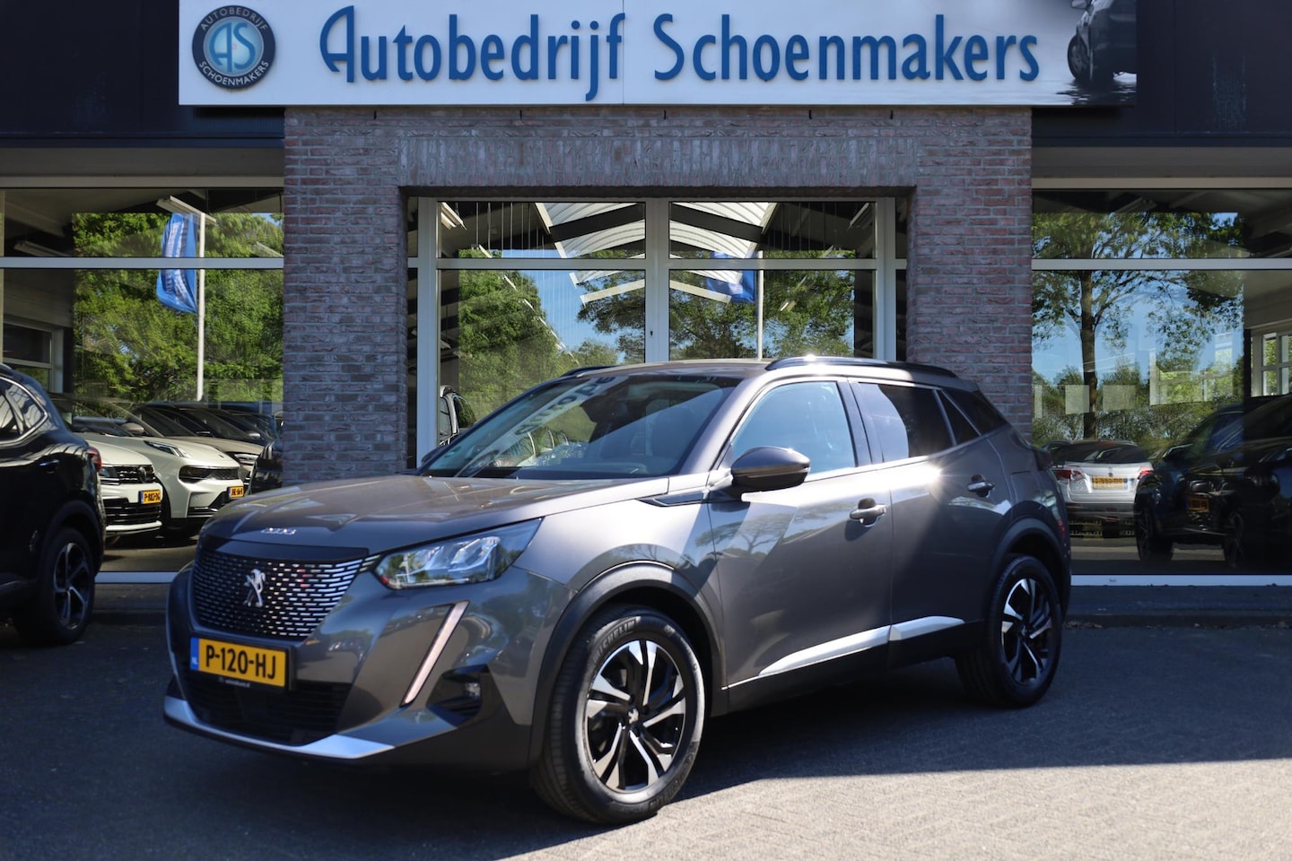 Peugeot 2008 - 1.2 PureTech Allure Pack CAMERA HALFLEER DAB CARPLAY LED 17"LMV ENZ. - AutoWereld.nl