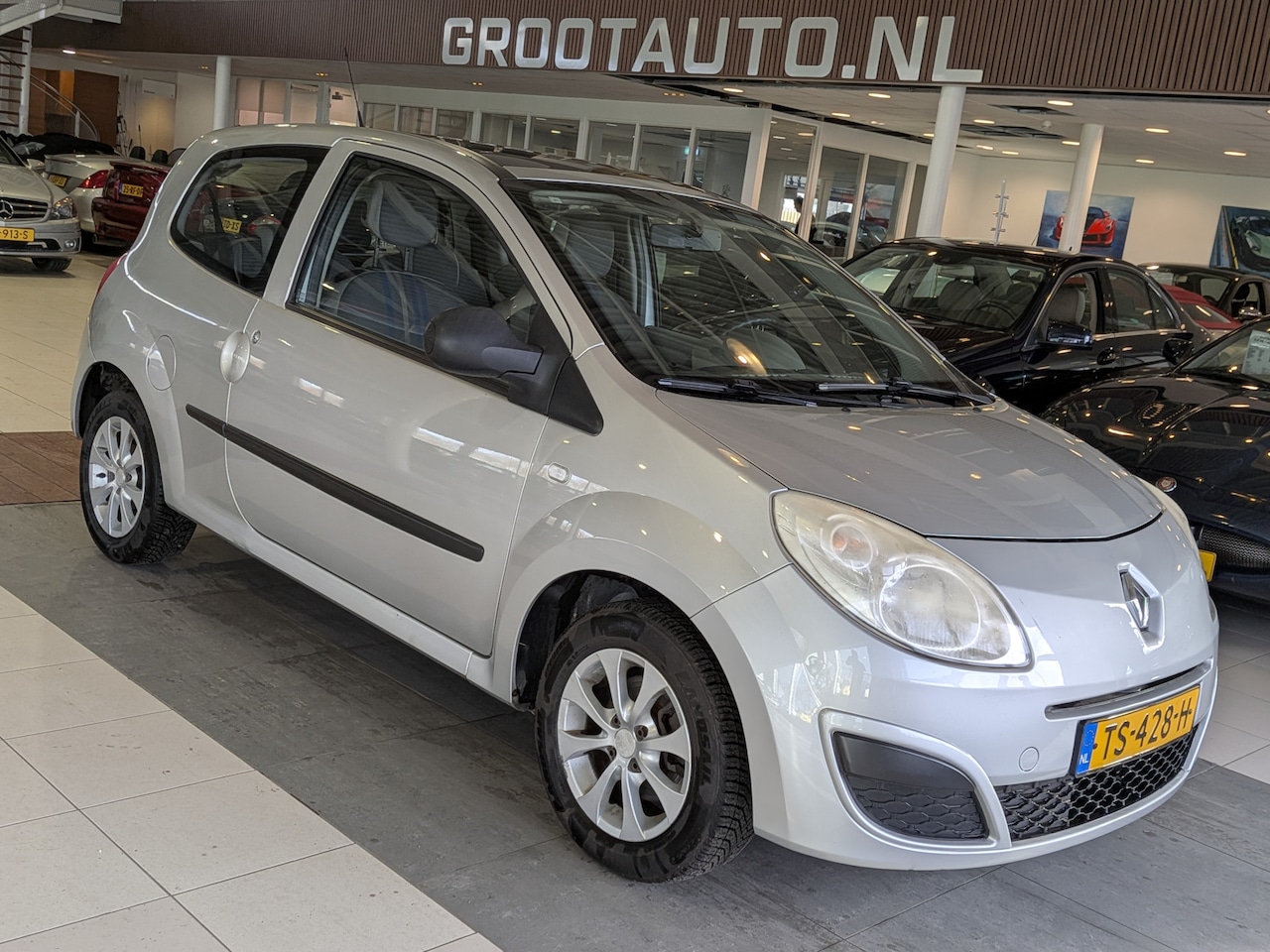 Renault Twingo - 1.2 Dynamique Panoramadak, Airco, Isofix, Stuurbekrachtiging - AutoWereld.nl
