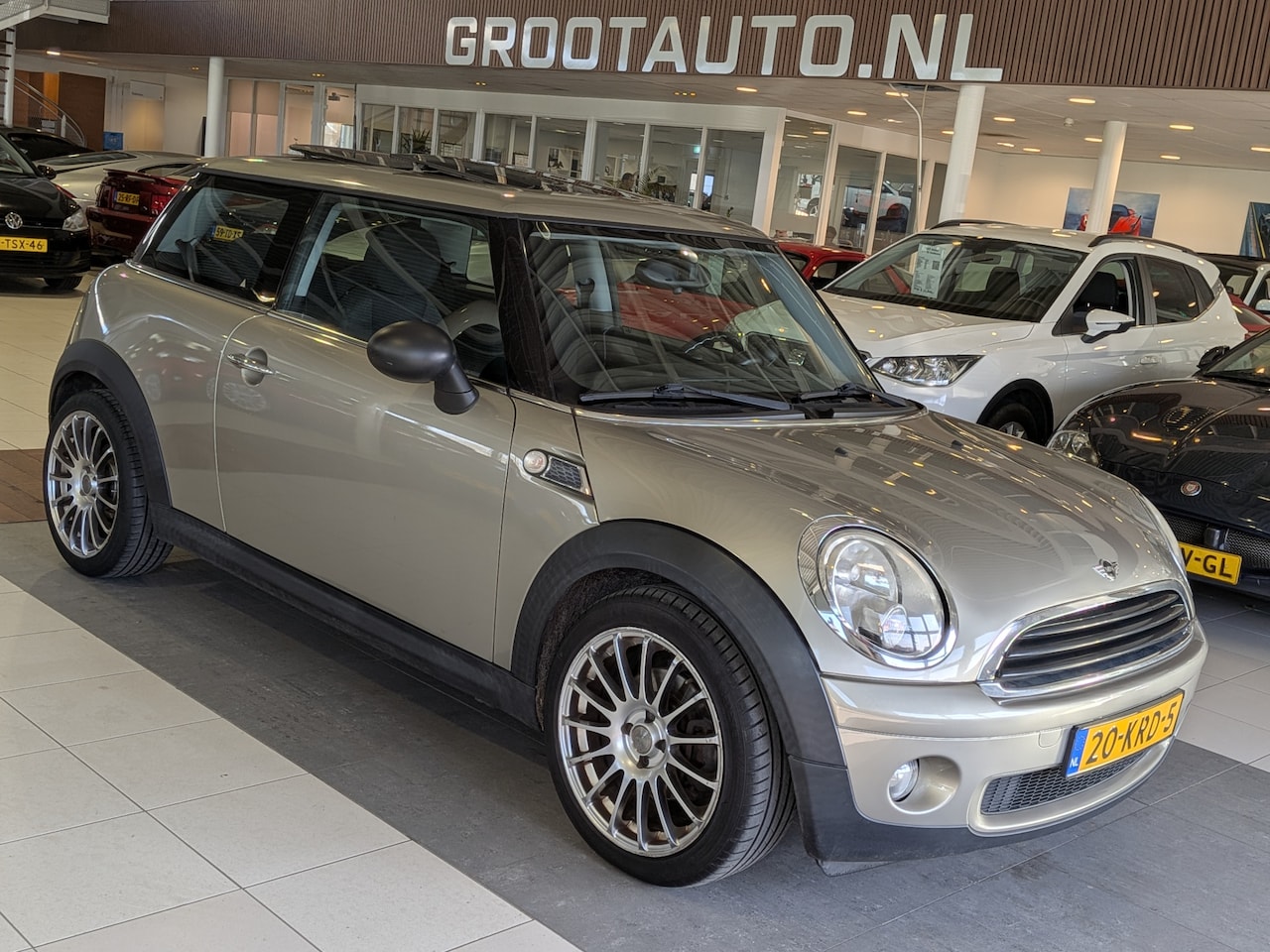 MINI One - Mini 1.4 Anniversary MK II Panoramadak, Airco, Stuurbekrachtiging - AutoWereld.nl