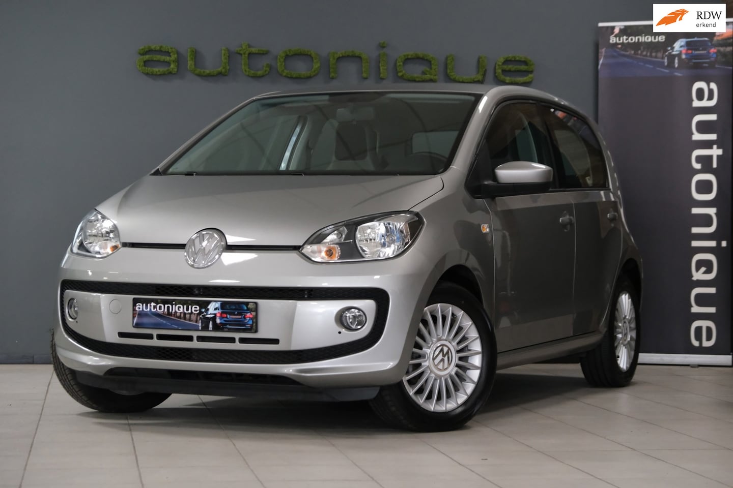 Volkswagen Up! - 1.0 BMT high up! 88dkm Airco/Stoelverwarming/15"LMV 5 deuren - AutoWereld.nl