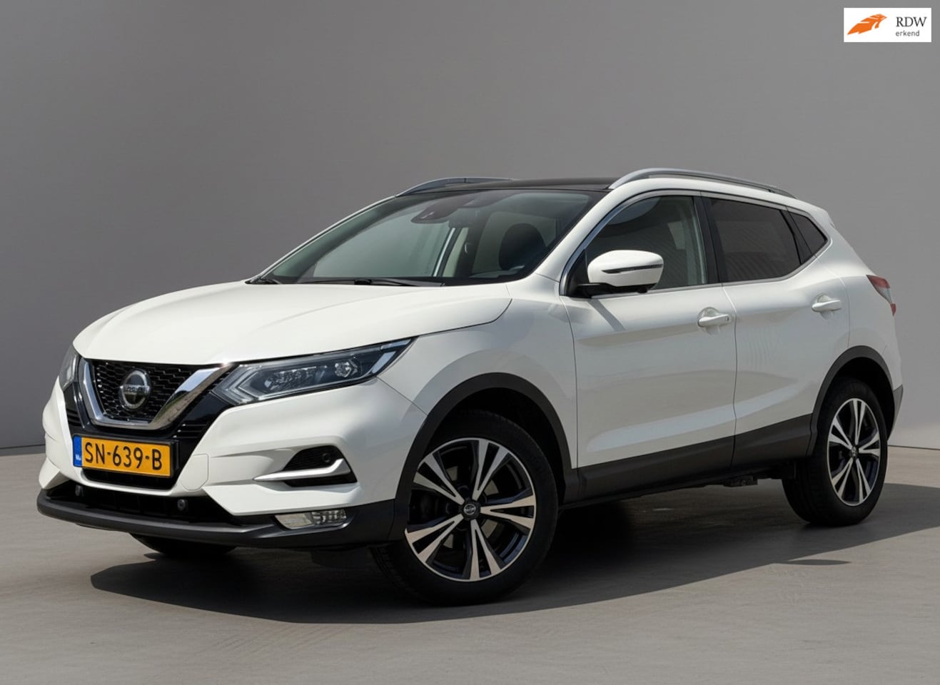 Nissan Qashqai - 1.2 N-Connecta|Pano|360 camera|Trekhaak|LED - AutoWereld.nl