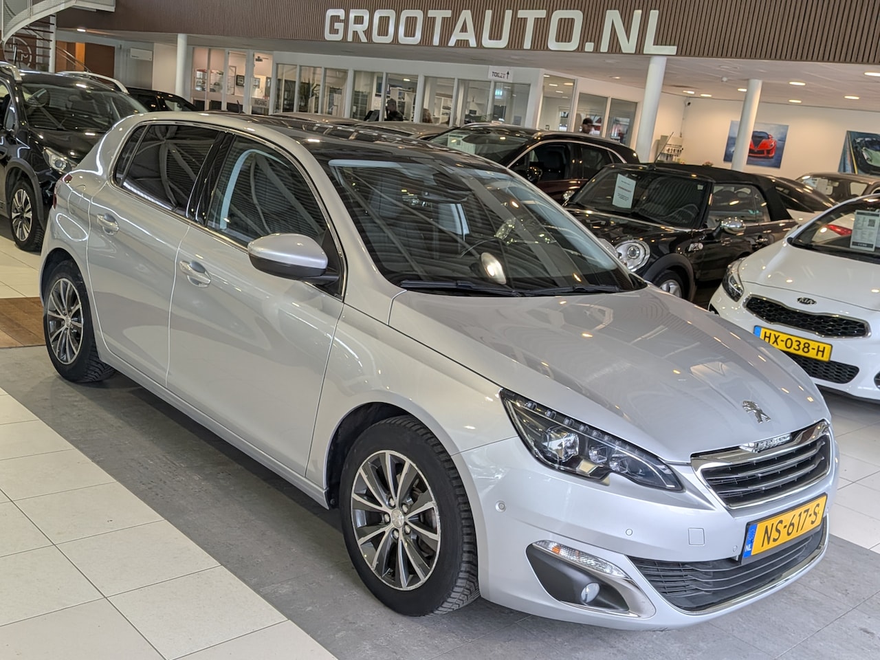 Peugeot 308 - 1.2 PureTech Allure Panoramadak, Airco, Cruise Control, Stuurbekrachtiging - AutoWereld.nl