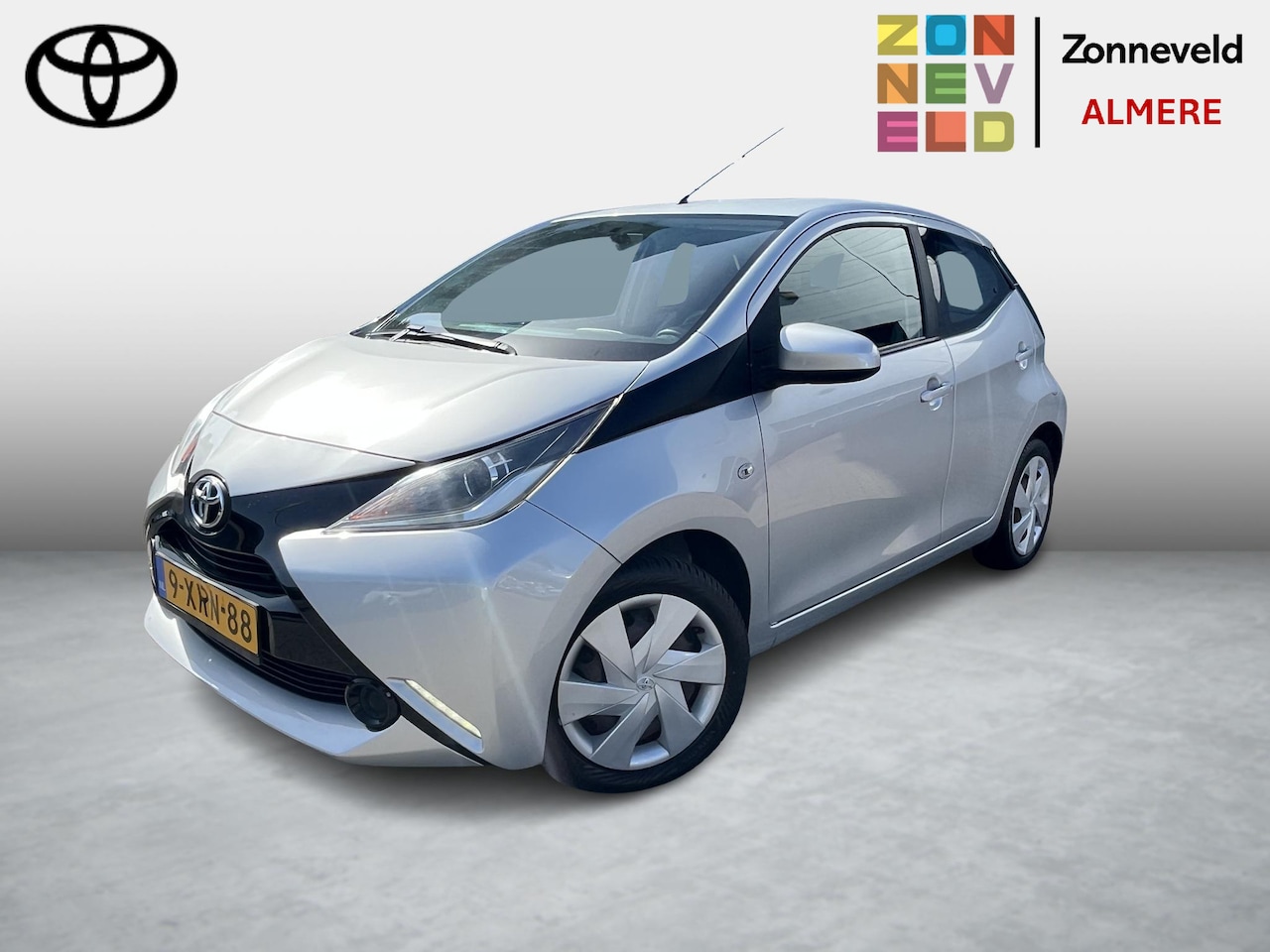 Toyota Aygo - 1.0 VVT-i x-play All seasonbanden - AutoWereld.nl