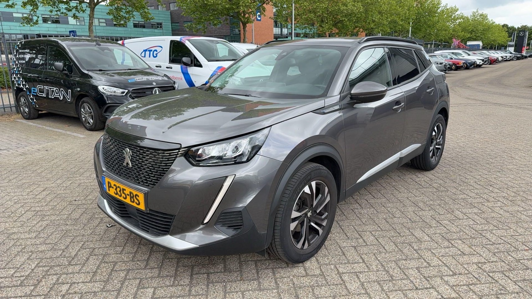 Peugeot 2008 - 1.2 PureTech Allure Pack | Navi | Camera | - AutoWereld.nl