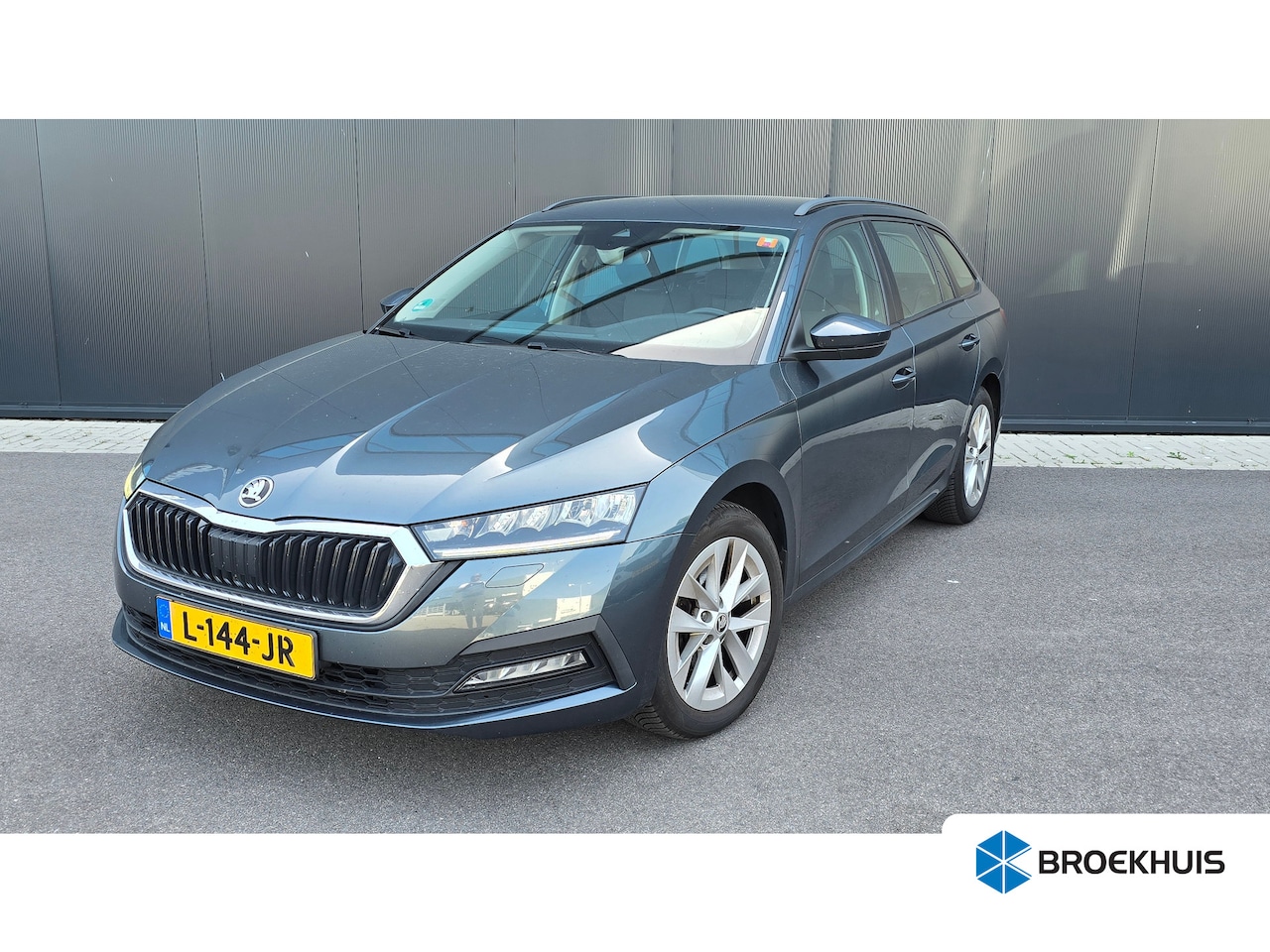 Skoda Octavia Combi - 1.5 TSI 150pk Business Edition | Adaptive Cruise | Stoelverwarming | Parkeerhulp Achter | - AutoWereld.nl