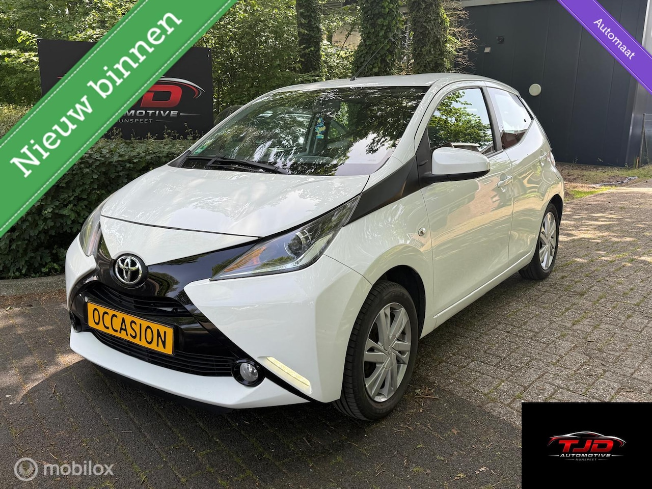 Toyota Aygo - 1.0 VVT-i x-pure AUTOMAAT-AIRCO-CAMERA-NAVI - AutoWereld.nl
