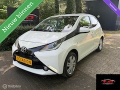 Toyota Aygo - 1.0 VVT-i x-pure AUTOMAAT-AIRCO-CAMERA-NAVI