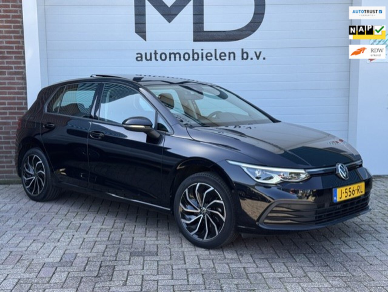 Volkswagen Golf - 1.5 TSI Life -Panoramadak-LED-Sfeer-Trekhaak - AutoWereld.nl
