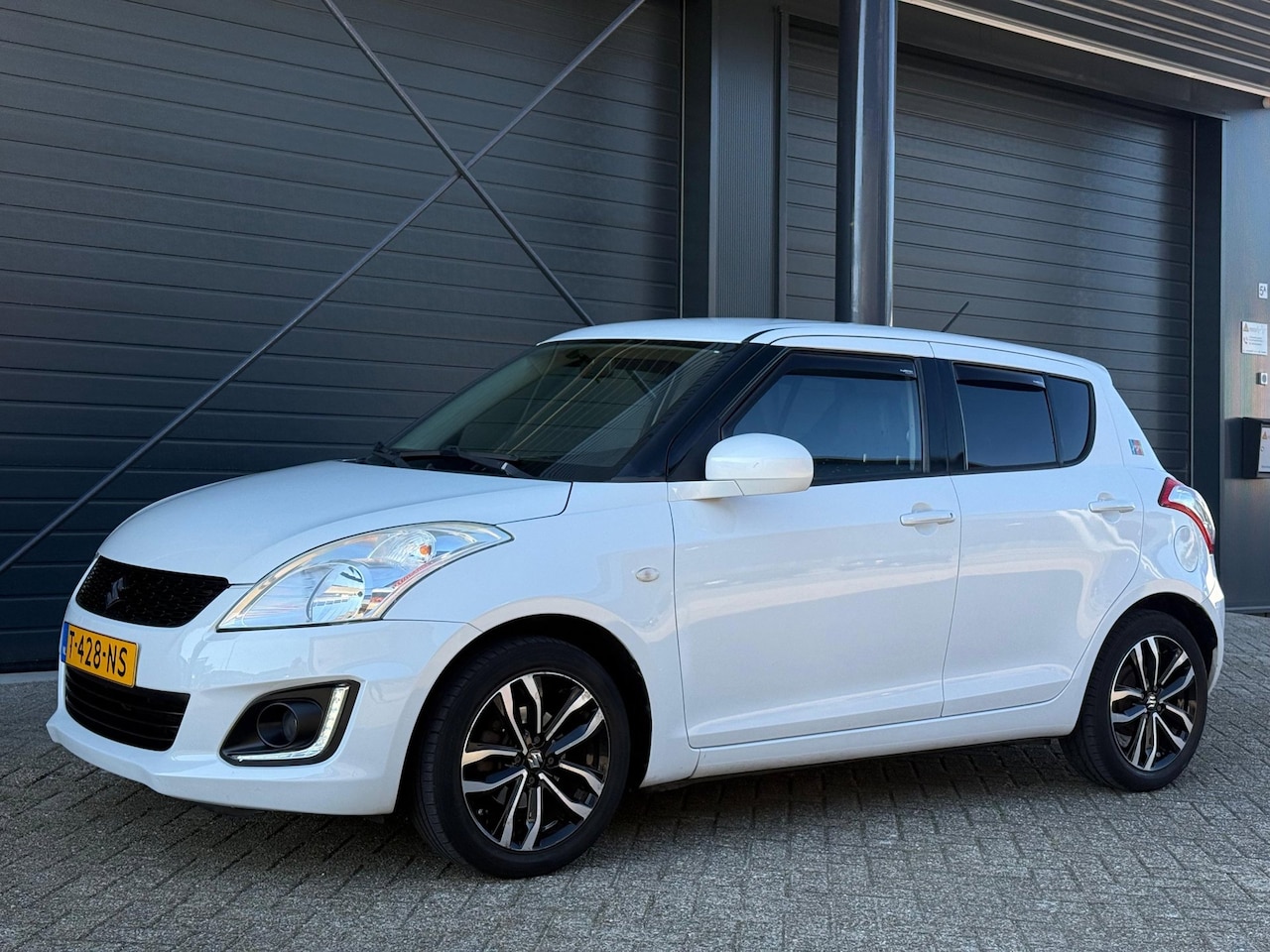 Suzuki Swift - 1.2 Bandit JN.JOY 31/100, Camera, Stoelverwarming, Cruise, uniek - AutoWereld.nl