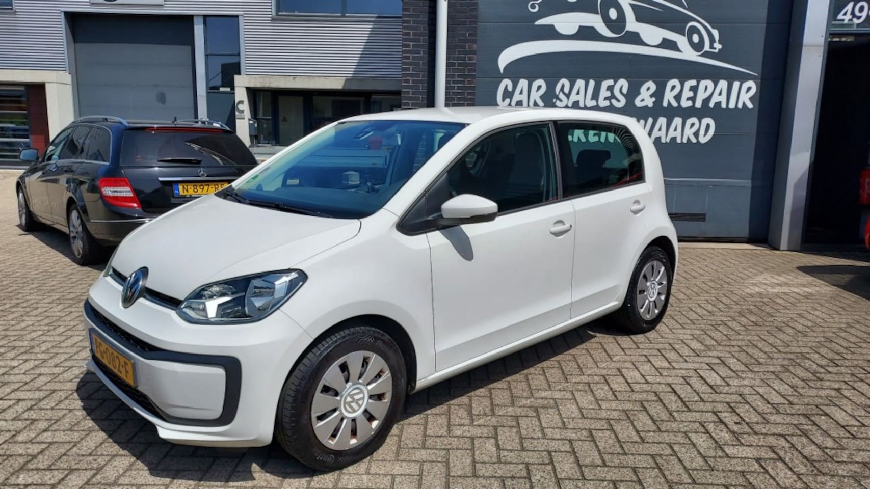 Volkswagen Up! - 1.0i 12V 5-deurs / met nieuwe APK en onderhoudsbeurt - AutoWereld.nl