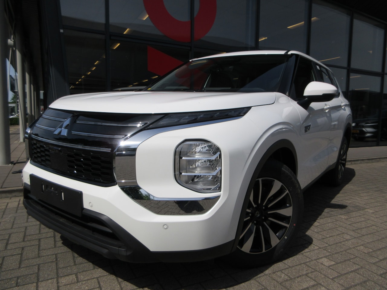 Mitsubishi Outlander - 2.4 PHEV Pure | 4WD | AUTOMAAT | 306 PK | NIEUWE AUTO !! - AutoWereld.nl