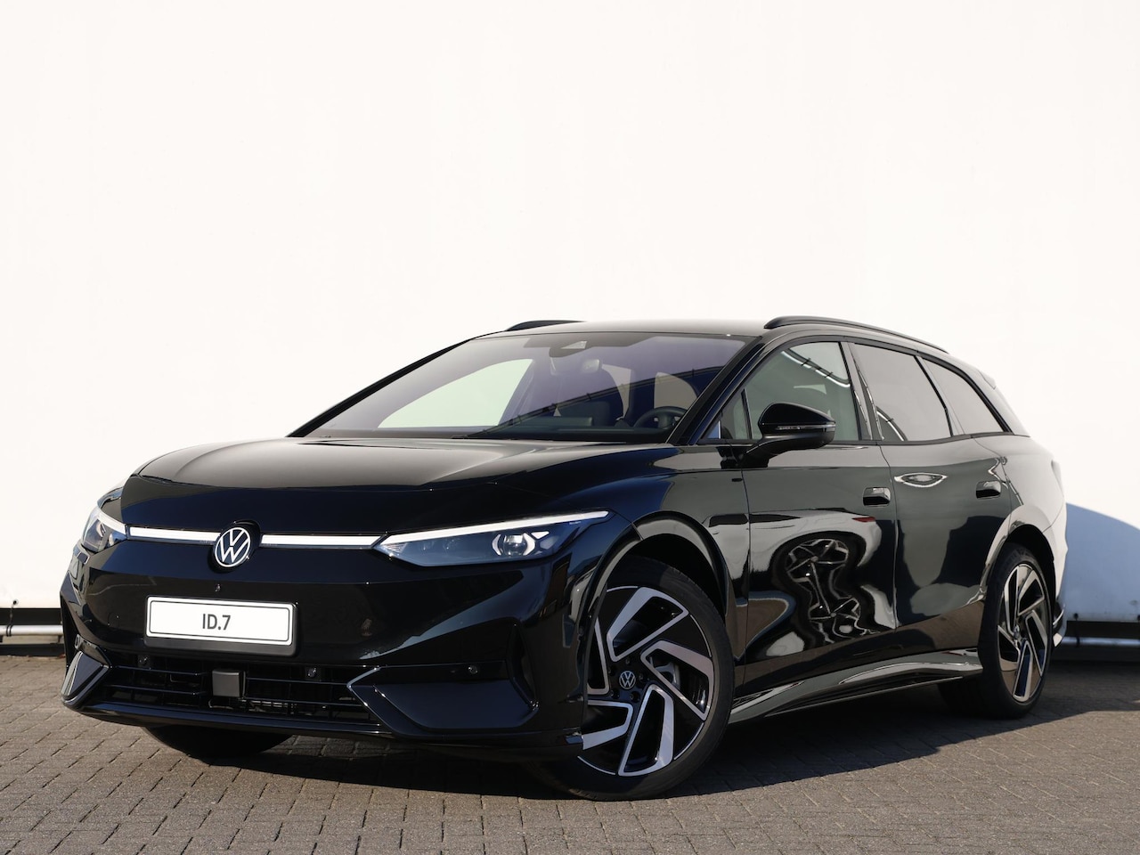 Volkswagen ID.7 Tourer - Pro Limited Edition 77 kWh | Trekhaak | 20" velgen | Matrix LED | 360° camera | Head-up di - AutoWereld.nl