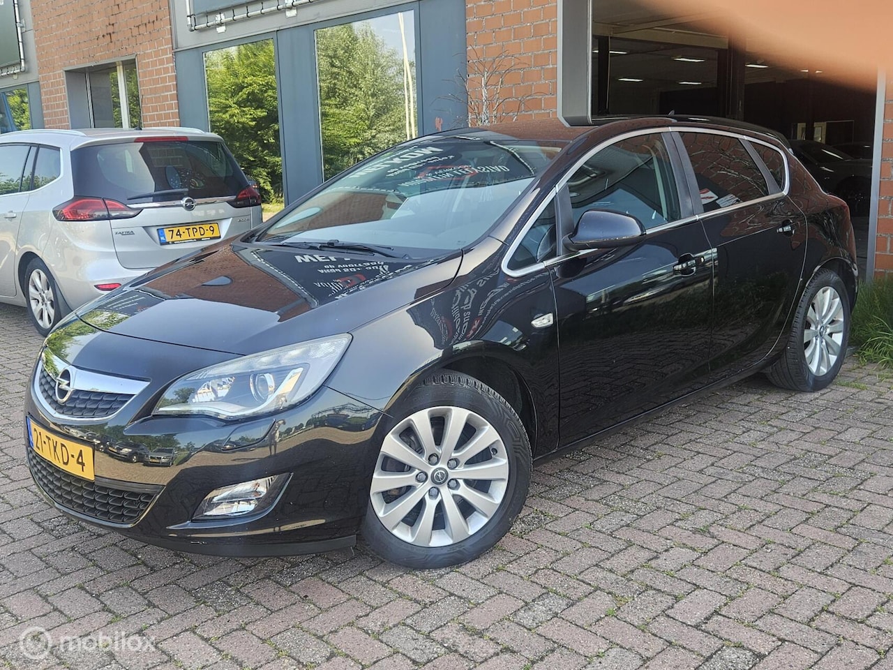 Opel Astra - 1.6 Turbo Cosmo Leer Navi Cruise Clima dealer onderhouden - AutoWereld.nl