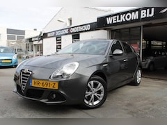 Alfa Romeo Giulietta - 1.4 T Distinctive | Airco | Cruise control | Parkeersensoren | Elec ramen