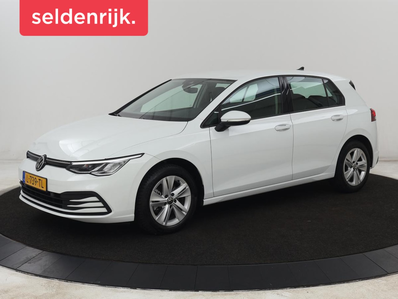 Volkswagen Golf - 1.0 eTSI Life | Carplay | Sfeerverlichting | Adaptive cruise | Navigatie | Parkeerhulp | F - AutoWereld.nl