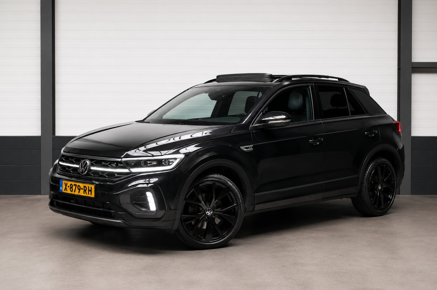 Volkswagen T-Roc - 1.5 TSI R-Line l Pano Camera Leder Keyless - AutoWereld.nl