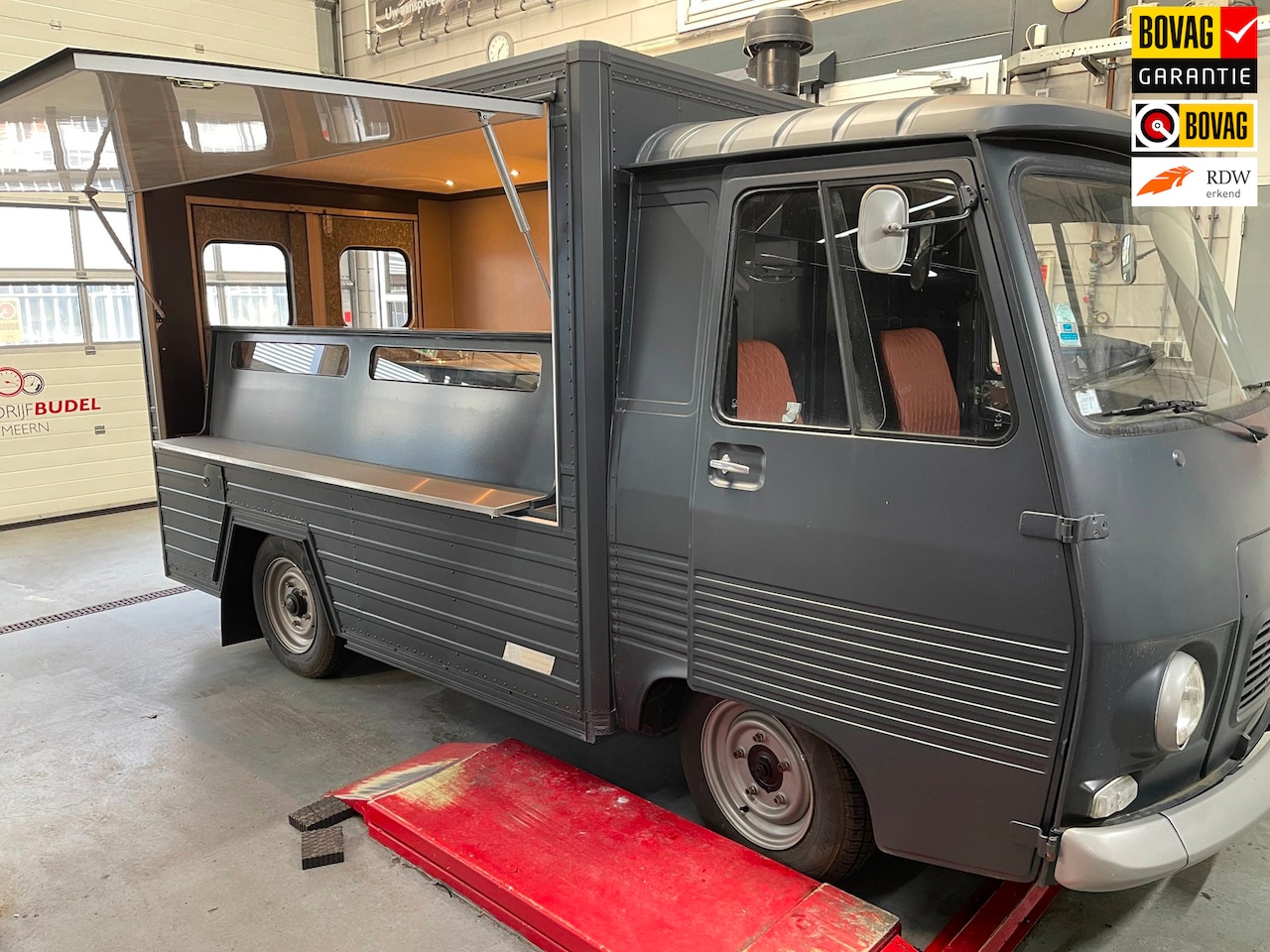 Peugeot J7 - FOODTRUCK Volledig gerestaureerd/gereviseerd Benzine - AutoWereld.nl