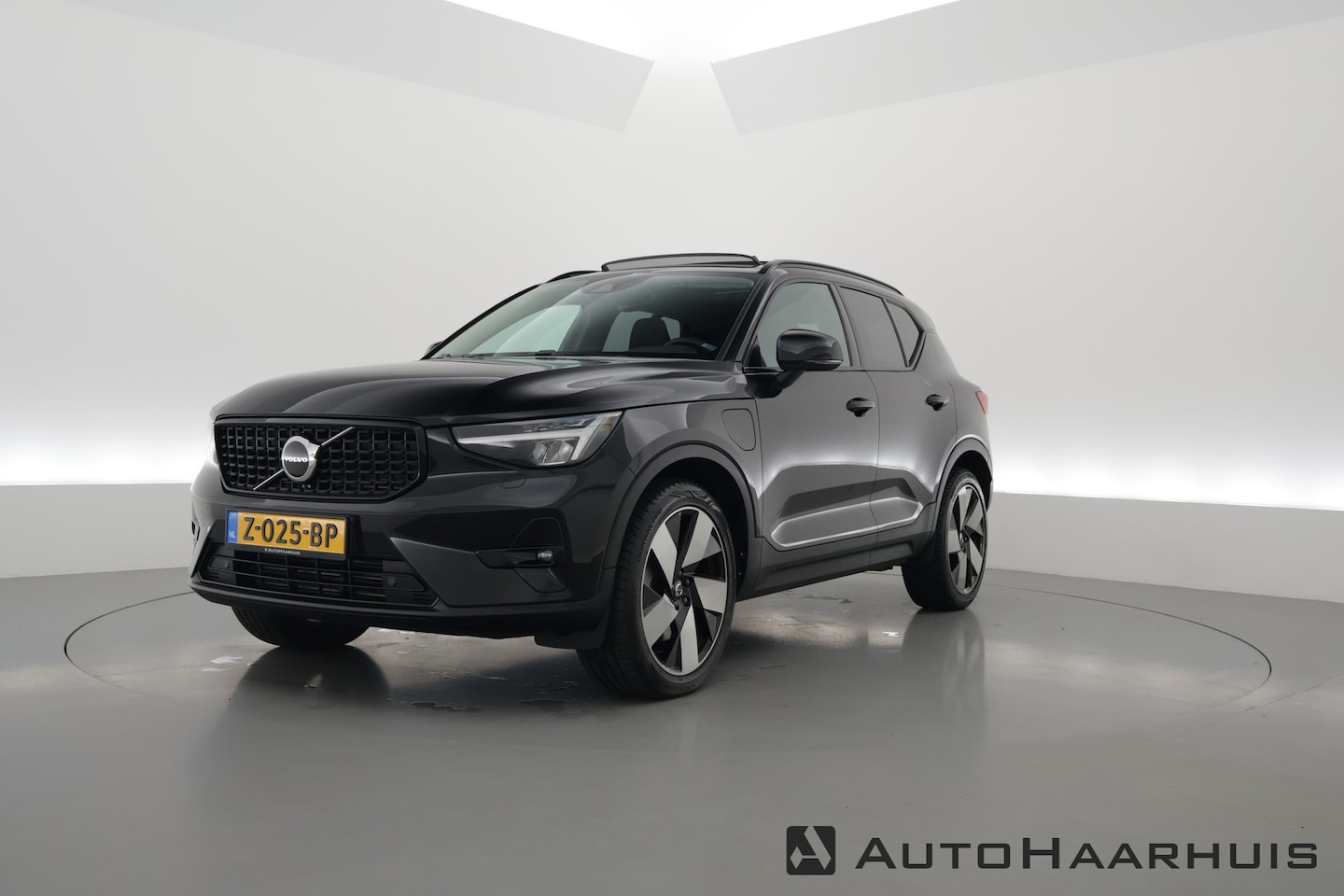 Volvo XC40 - 1.5 T4 Plug-in hybrid Plus Dark | Pano | Elek. Trekhaak | Leder | 20'' | Camera | Stoel- S - AutoWereld.nl