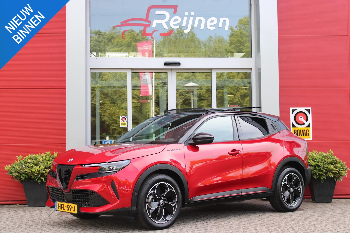 Alfa Romeo Junior - ELETTRICA SPECIALE 156PK 54 kWh | PANORAMISCH SCHUIF/KANTEL DAK | BICOLOR DAK (ZWART DAK) - AutoWereld.nl