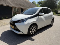 Toyota Aygo - 1.0 VVT-i x-play.Airco, Camera, Navi, Lm velg. Cruise, 5 drs