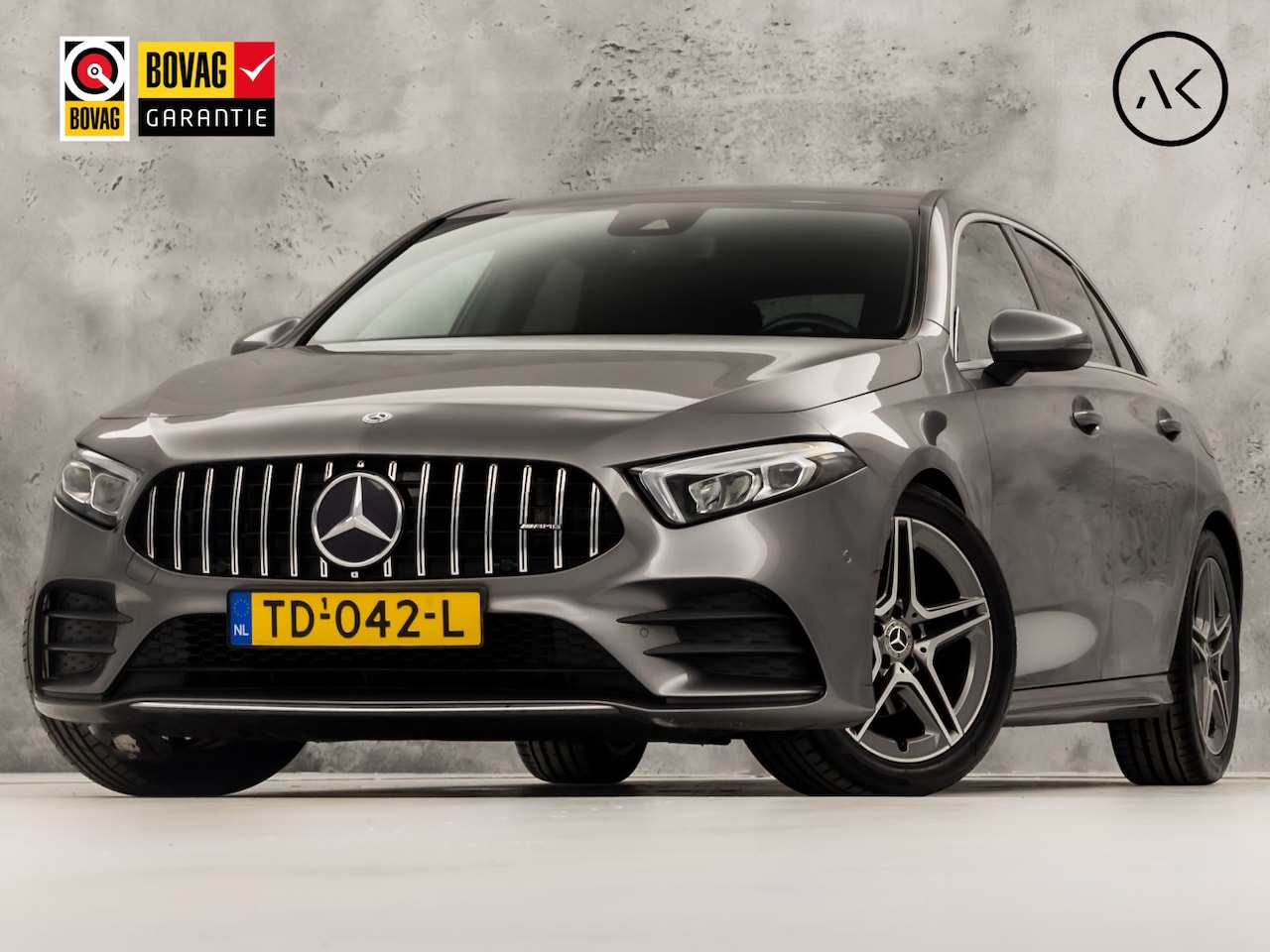 Mercedes-Benz A-klasse - 200 AMG Sport 163Pk Automaat (GROOT NAVI, SFEERVERLICHTING, CAMERA, LEDER, STOELVERWARMING - AutoWereld.nl
