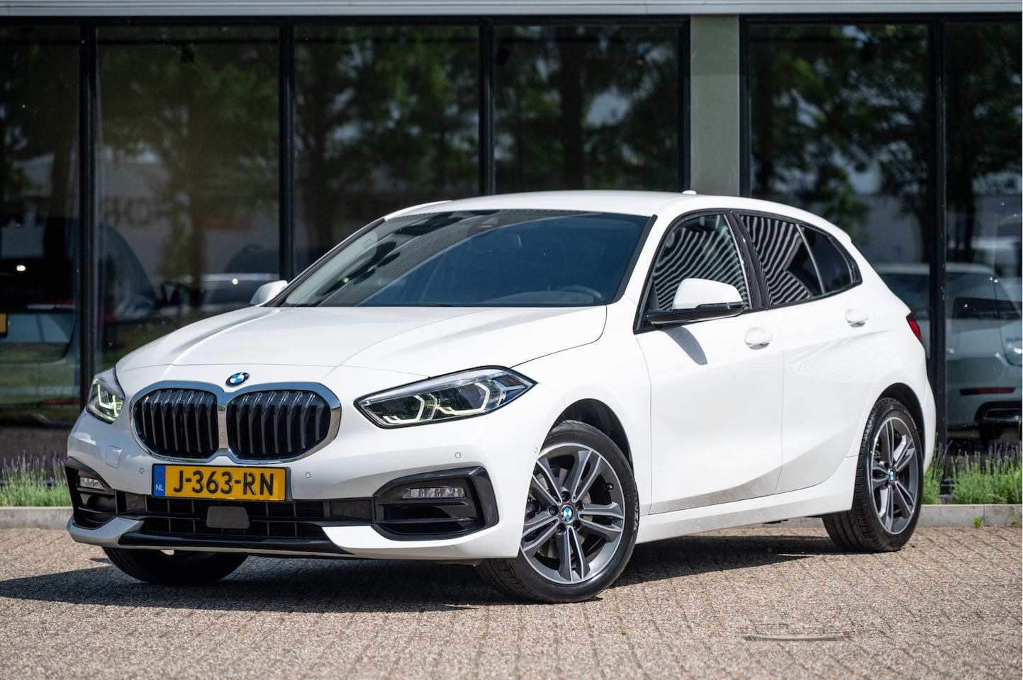 BMW 1-serie - 118i Executive Edition | Sport Line | Navi | Apple CarPlay | Camera | Park Assist | 17" - AutoWereld.nl