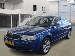 Skoda Superb - 1.8 T Business Edition AUT PSENSOR TREKHAAK CRUISE 2 X SLEUTELS