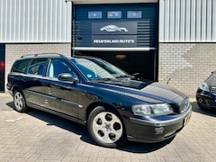 Volvo V70 - 2.4 Comfort Line | Automaat | Airco | Cruise | Trekhaak
