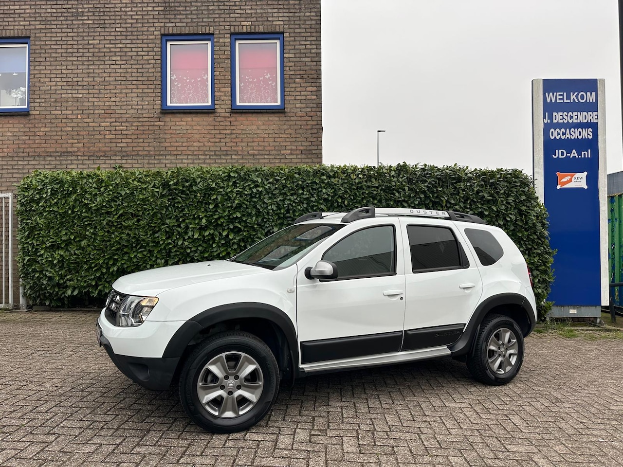Dacia Duster - 1.2 TCe 4x2 Lauréate Airco, Cruise C, Navigatie, Leder Int!!!! - AutoWereld.nl