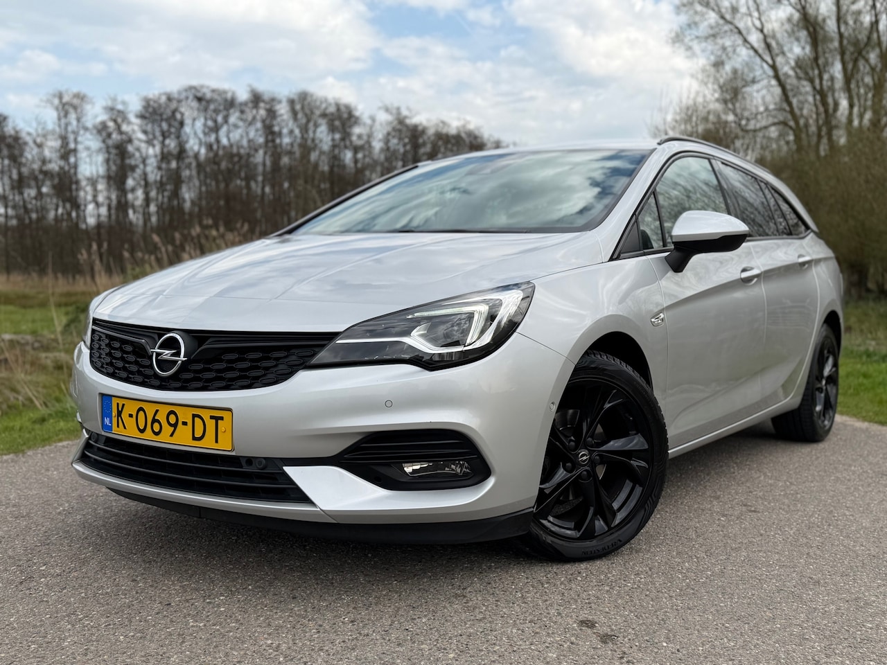 Opel Astra Sports Tourer - 1.2 Ultimate / 1ste Eigenaar / Navigatie / Achteruit camera / Stoel en Stuur-verwarming / - AutoWereld.nl