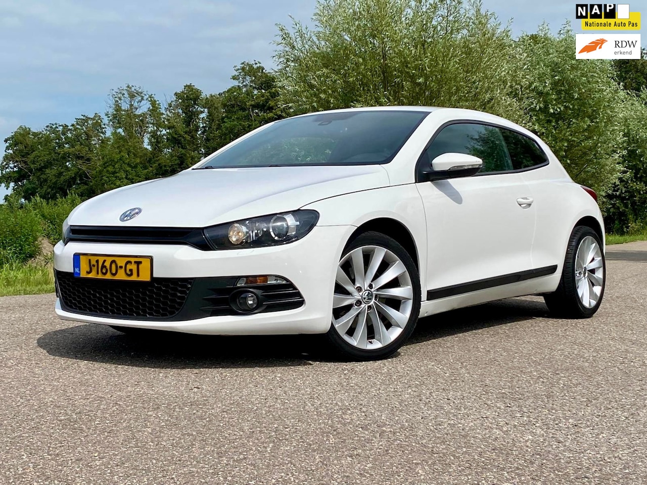 Volkswagen Scirocco - 1.4 TSI Highline Plus Sport Automaat NAVI 161PK GOED ONDERHOUDEN - AutoWereld.nl