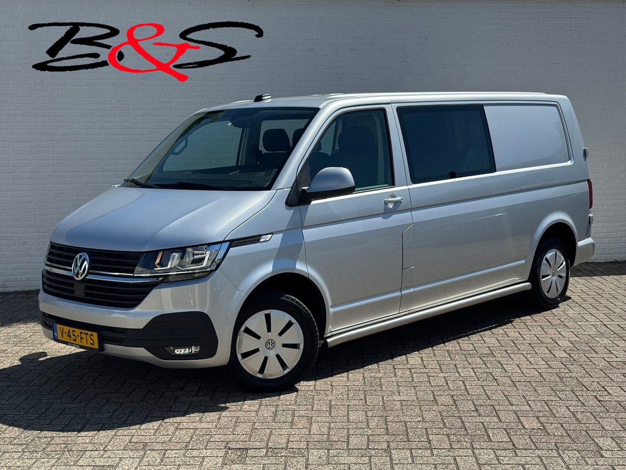 Volkswagen Transporter - 2.0 TDI L2H1 30 DC Highline DSG Trekhaak 2500kg Cruise Carplay Navigatie DAB Radio - AutoWereld.nl