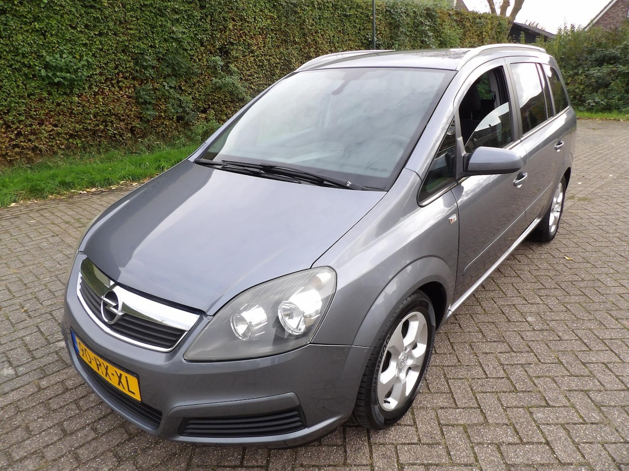 Opel Zafira - 2.2 Cosmo airco 7 perzoonen - AutoWereld.nl