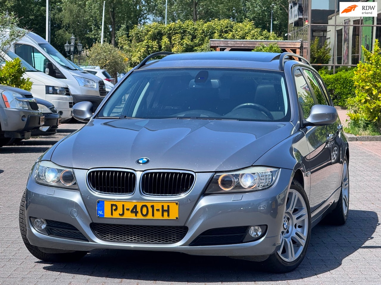 BMW 3-serie Touring - 320i High Executive | Panoramadak | Parkeersensoren | Leder stoelen | Xenon | 17 inch | Na - AutoWereld.nl