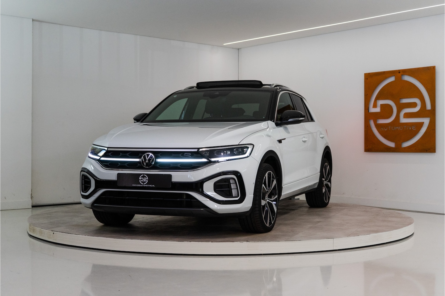 Volkswagen T-Roc - 1.5 TSI 2x R-Line 150PK | Pano | Camera | IQ Light | 19'' R | 12 MND Garantie - AutoWereld.nl