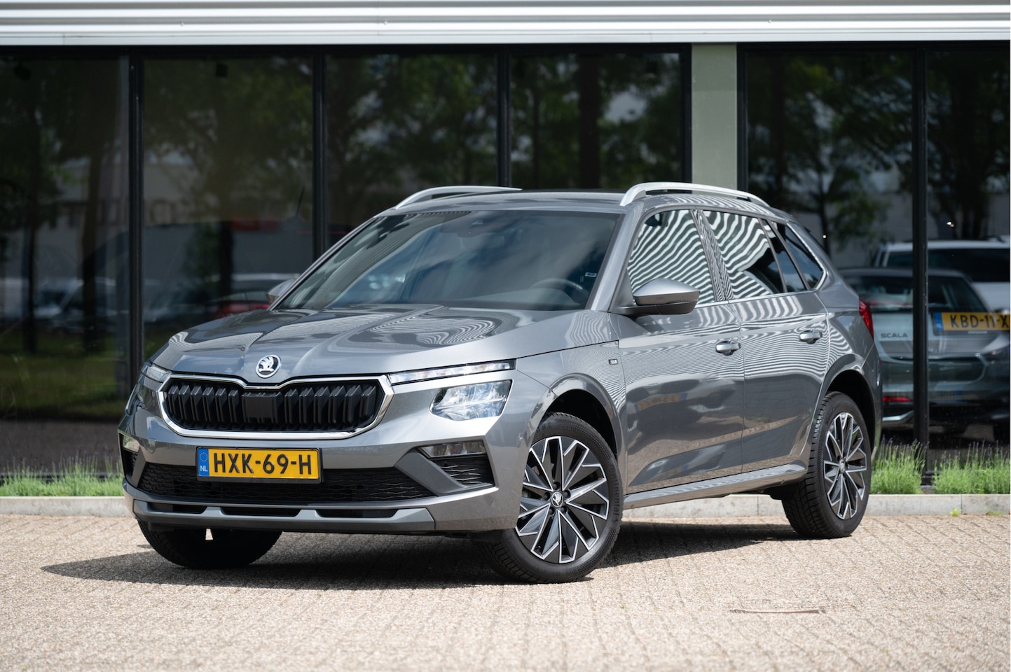 Skoda Kamiq - 1.0 TSI Drive DSG | Sportstoelen | 17" | Stoel- Stuurverw. | Navi by App | - AutoWereld.nl