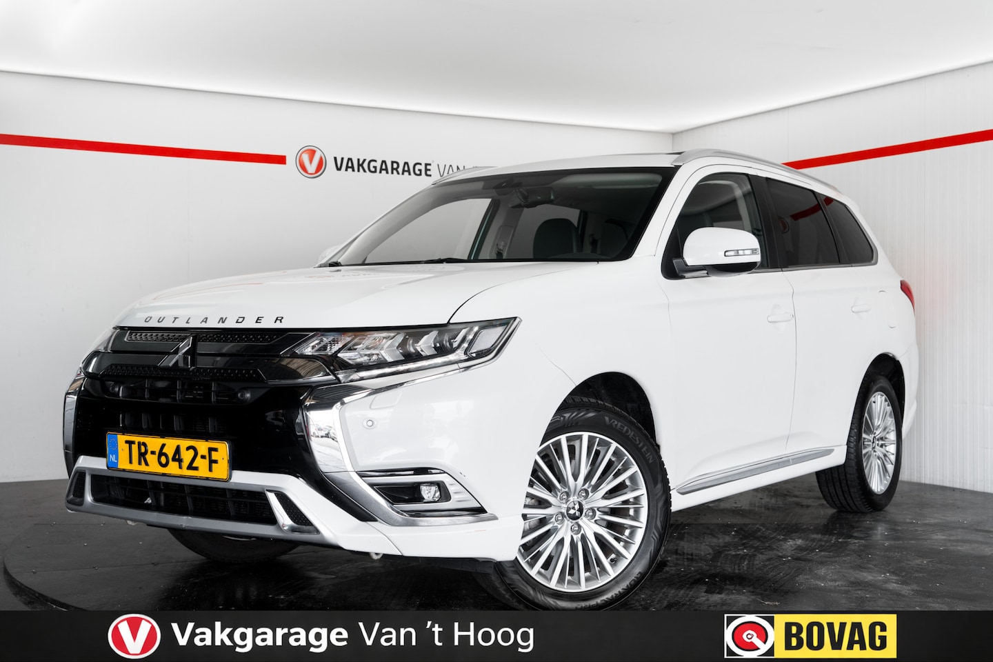 Mitsubishi Outlander - 2.4 PHEV Intense+|Trekhaak|Schuifdak|Stoelverwarming - AutoWereld.nl