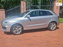 Audi Q3 - 2.0 TFSI quattro S-Line Trekhaak Camera Side Assist Leren int