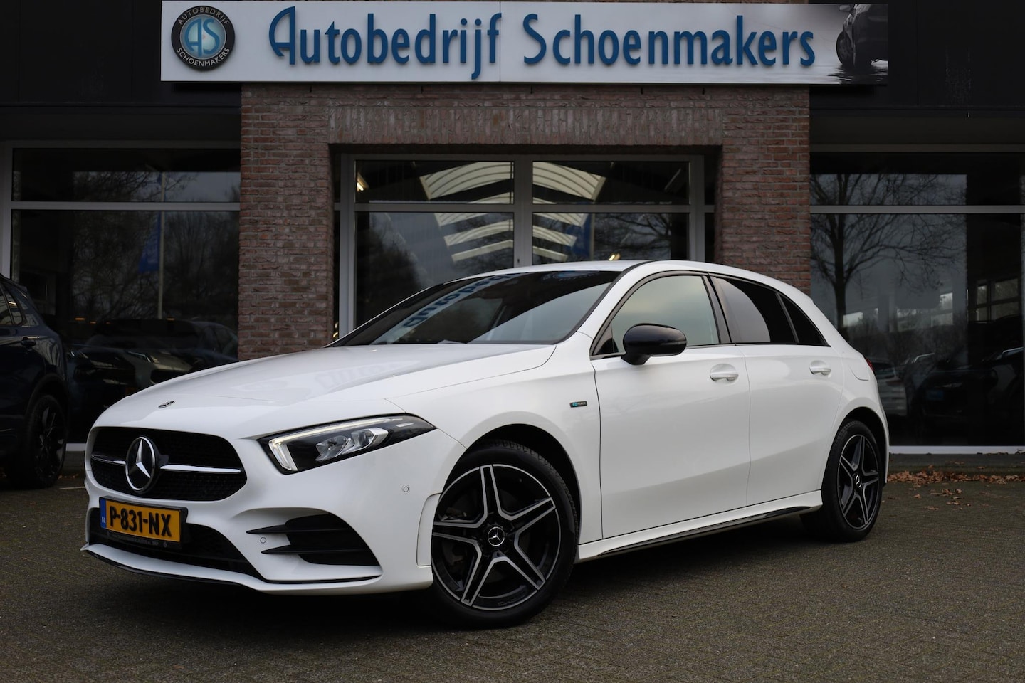 Mercedes-Benz A-klasse - 250 e Premium AMG FULL-LED WIDESCREEN SFEERVERL. NIGHTPAKKET LEER/ALCANTARA  STOELVERW. CA - AutoWereld.nl